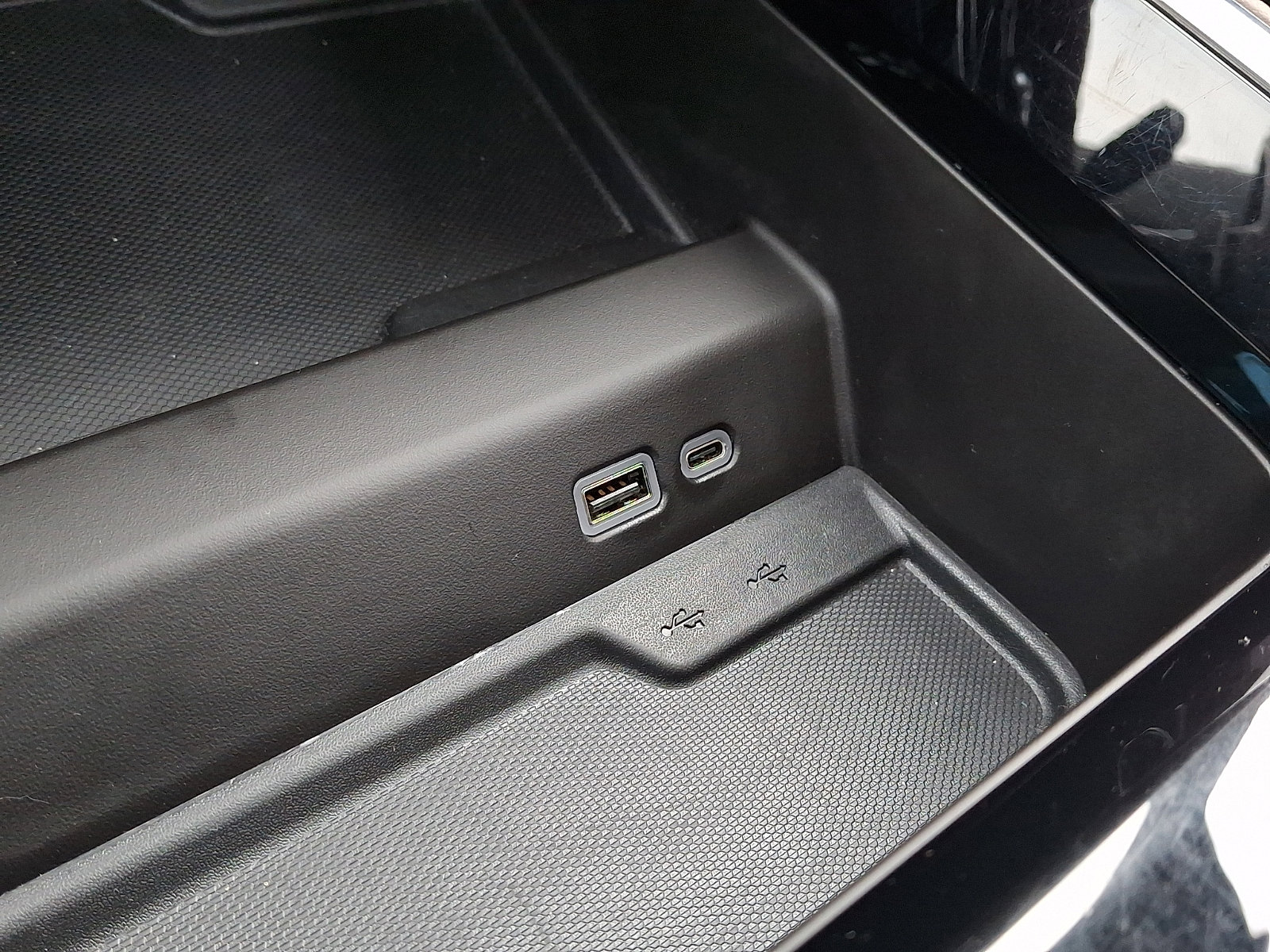 Used 2025 Chevrolet Suburban High Country image 27