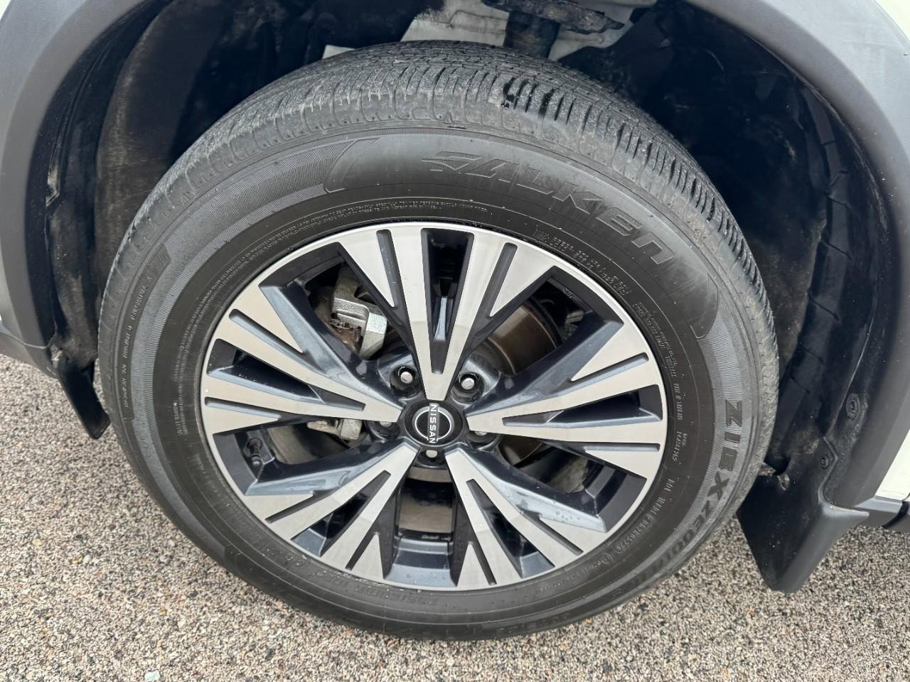 Used 2023 Nissan Rogue SV image 7