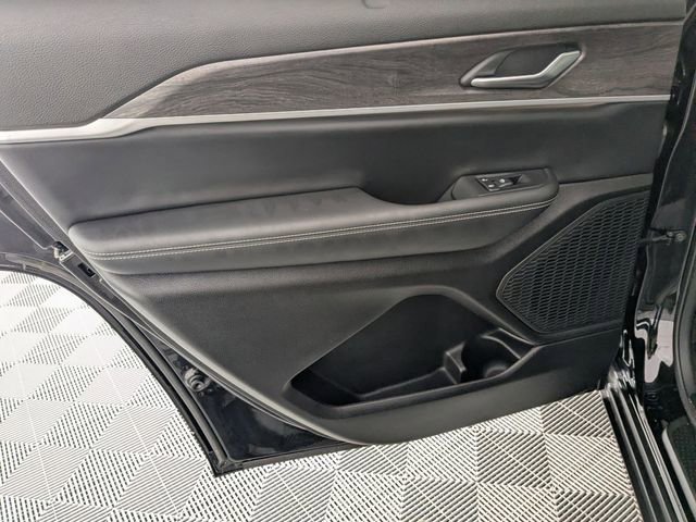 Used 2023 Jeep Grand Cherokee L Limited w/ Luxury Tech Group II image 30