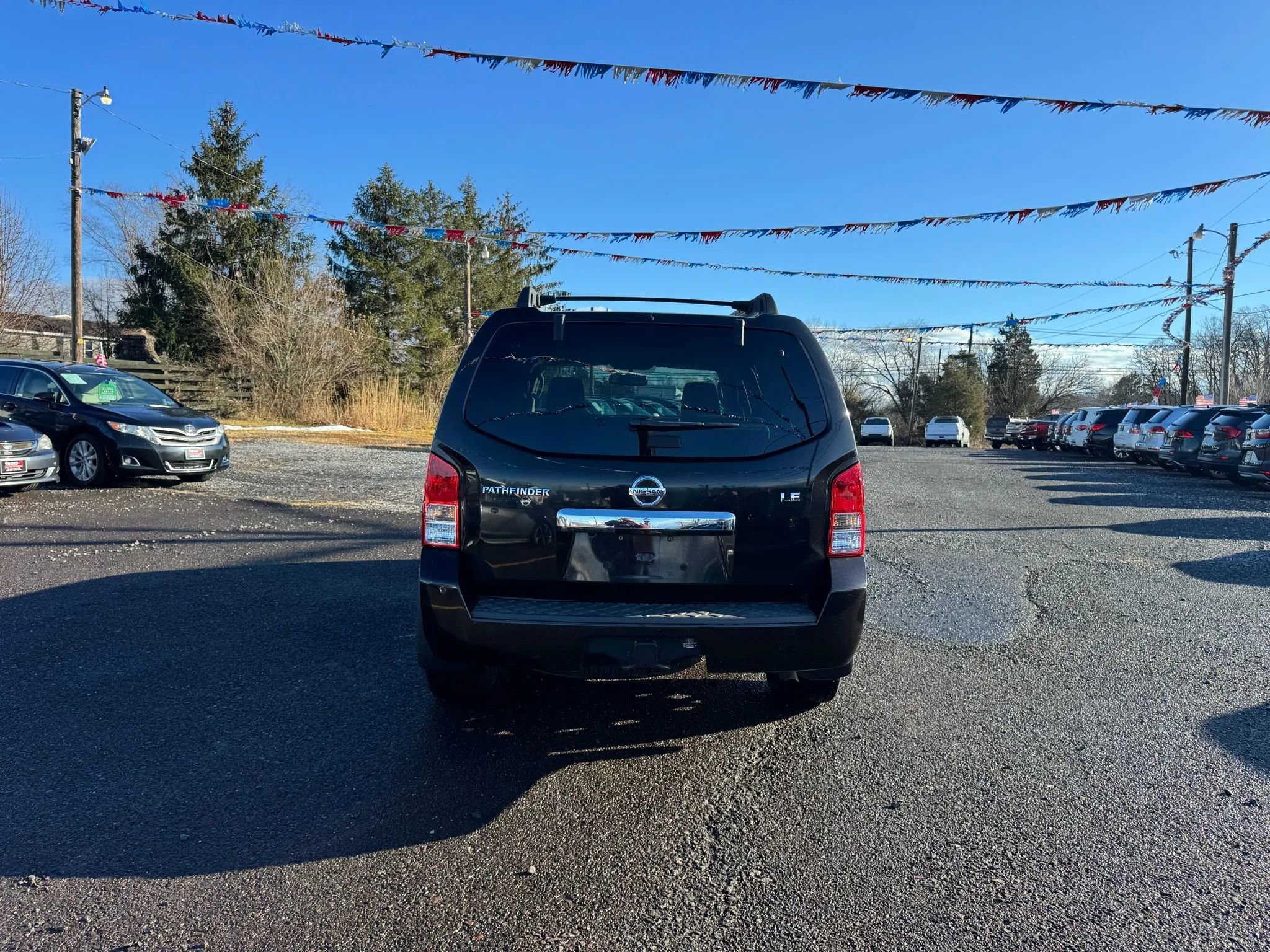 Used 2011 Nissan Pathfinder LE w/ Navigation Pkg image 5