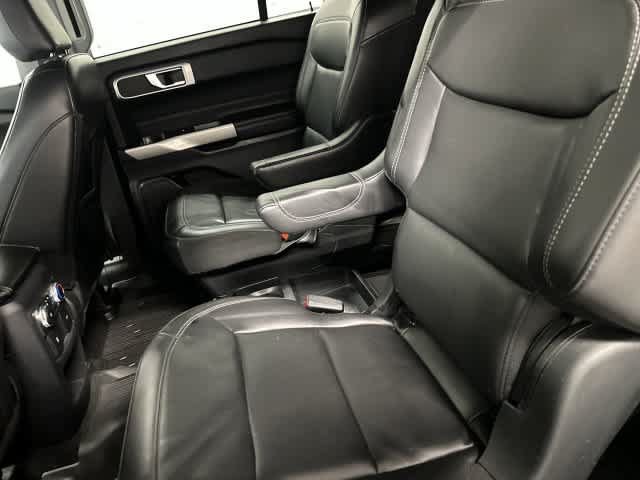 Used 2021 Ford Explorer XLT w/ Equipment Group 202A AWD/4WD image 11