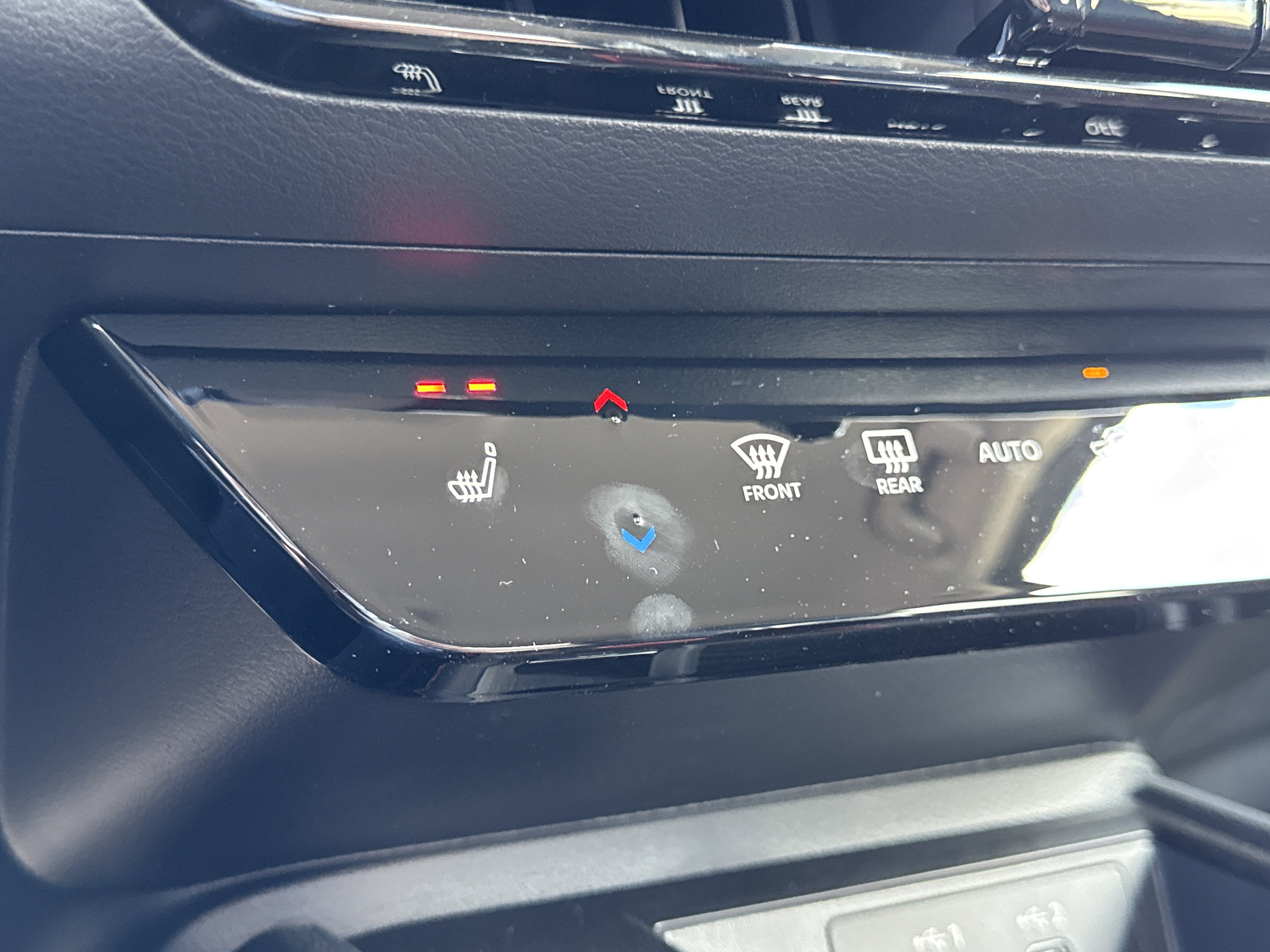New 2026 Nissan Kicks SR w/ Cold Weather Package AWD/4WD image 26
