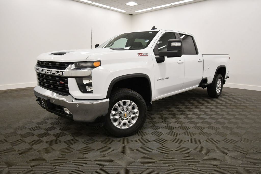 Used 2023 Chevrolet Silverado 3500 LT w/ Convenience Package AWD/4WD image 2