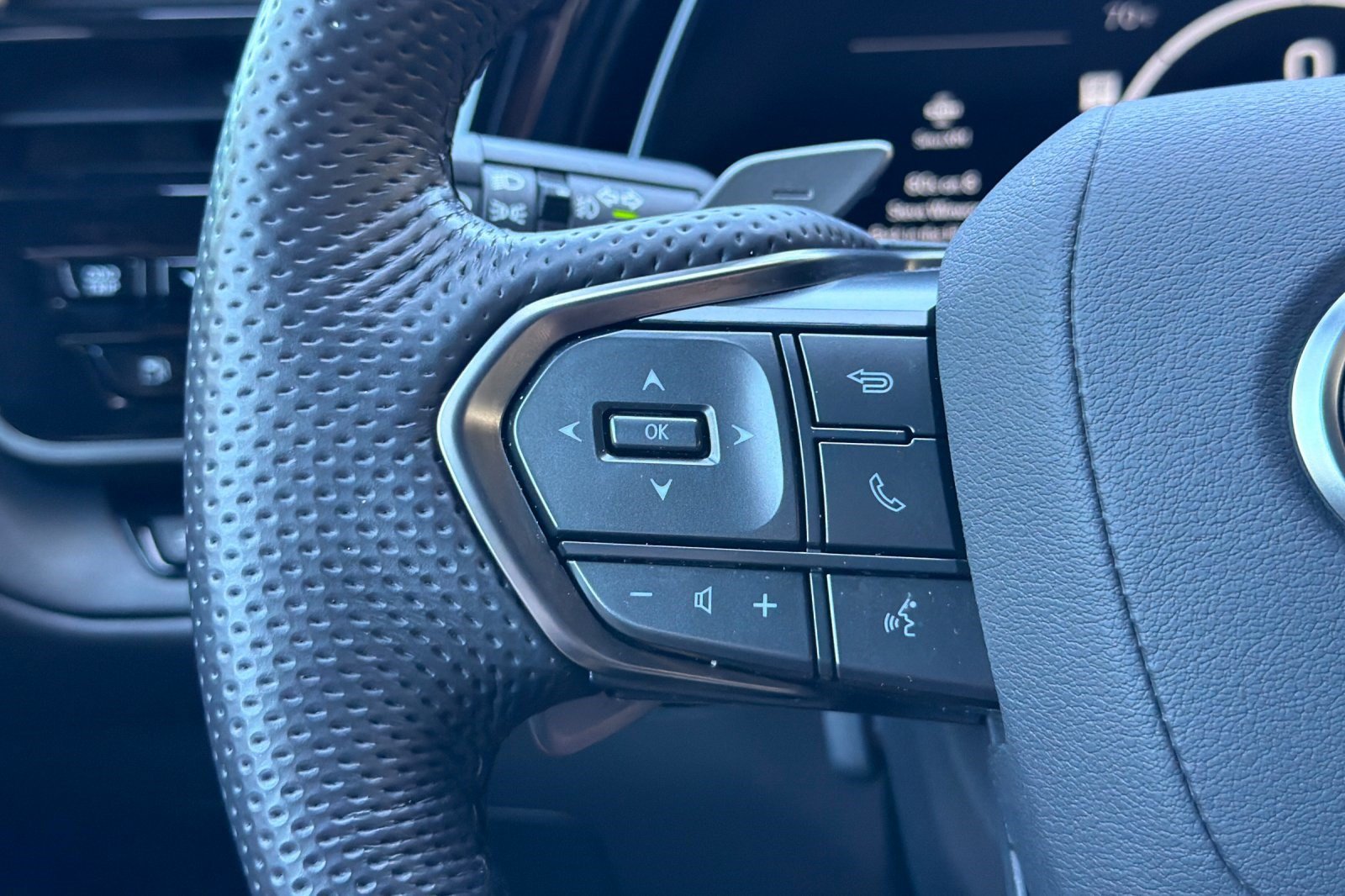Certified 2025 Lexus TX 500h AWD w/ Technology Package image 30