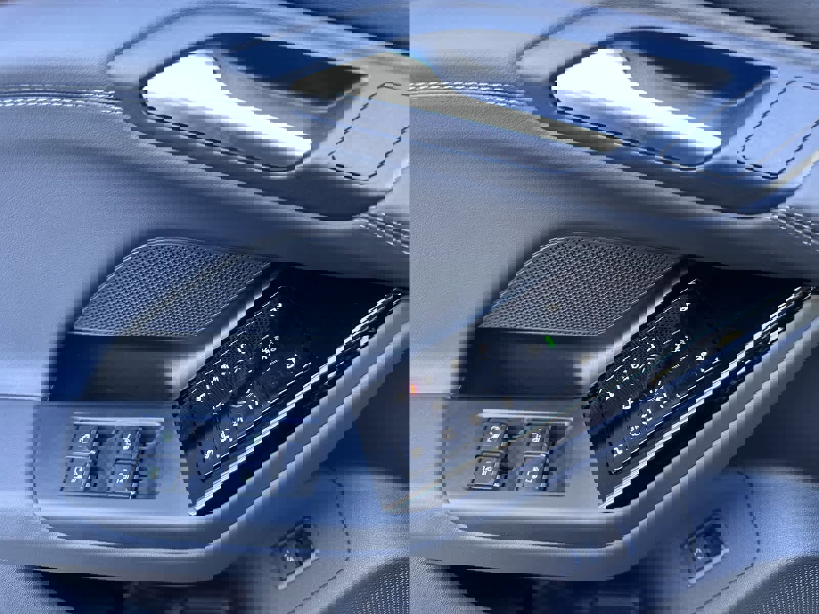 Used 2025 Audi A6 e-tron Premium w/ Convenience Package image 12