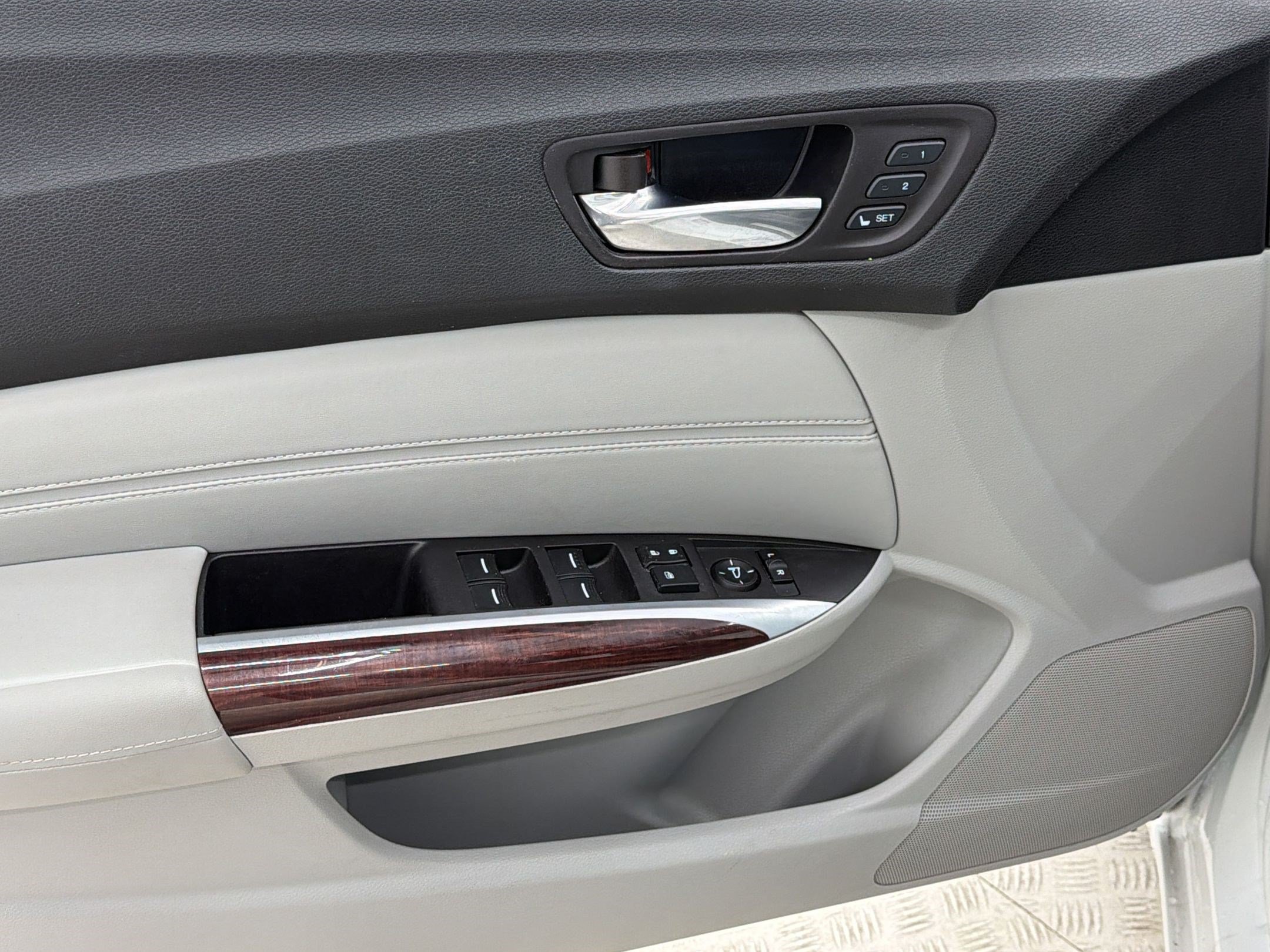 Used 2017 Acura TLX FWD image 12