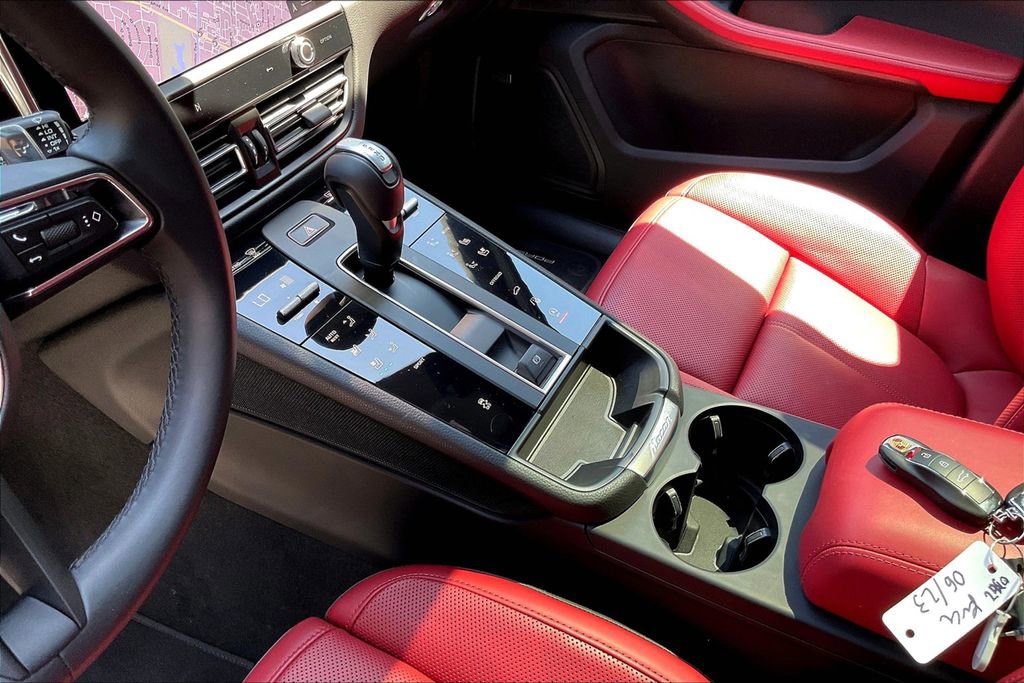 Certified 2025 Porsche Macan image 20