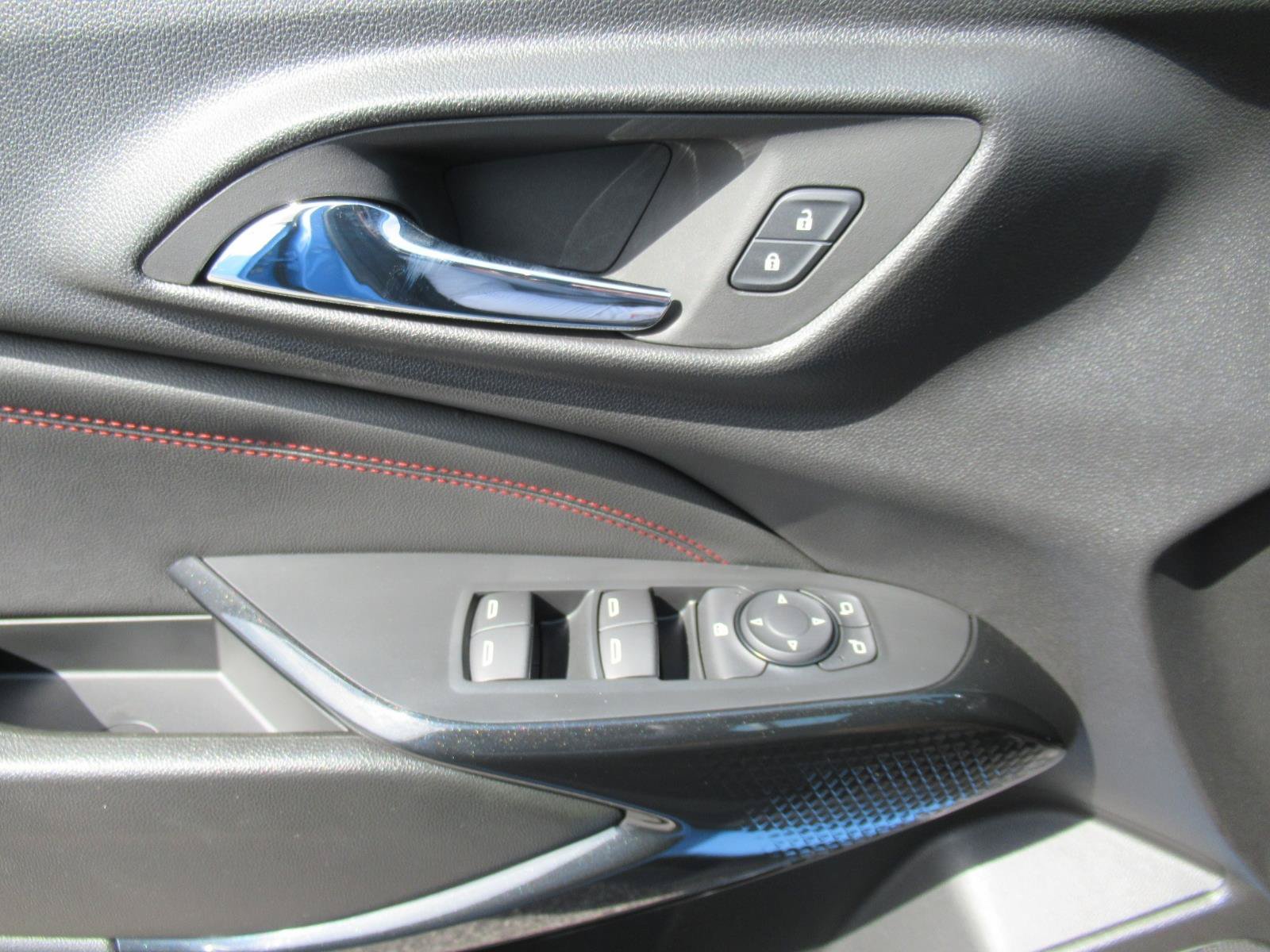 Used 2024 Chevrolet Trax RS w/ Sunroof Package FWD image 23