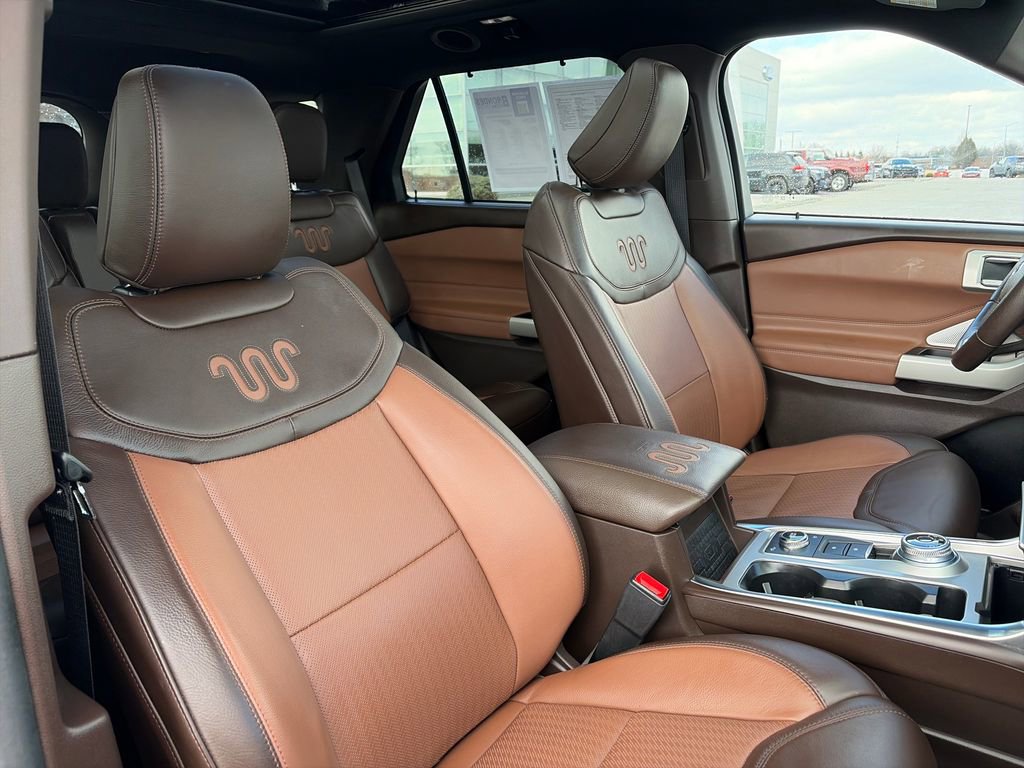 Used 2023 Ford Explorer King Ranch w/ Technology Package image 15