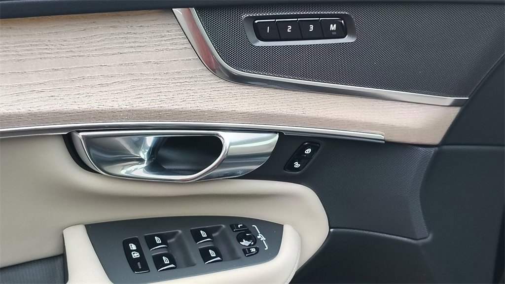 New 2026 Volvo XC90 B5 Plus image 9