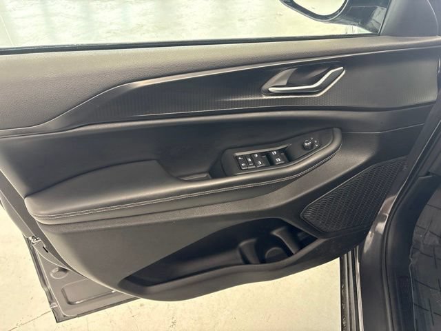 Used 2023 Jeep Grand Cherokee Altitude AWD/4WD image 18