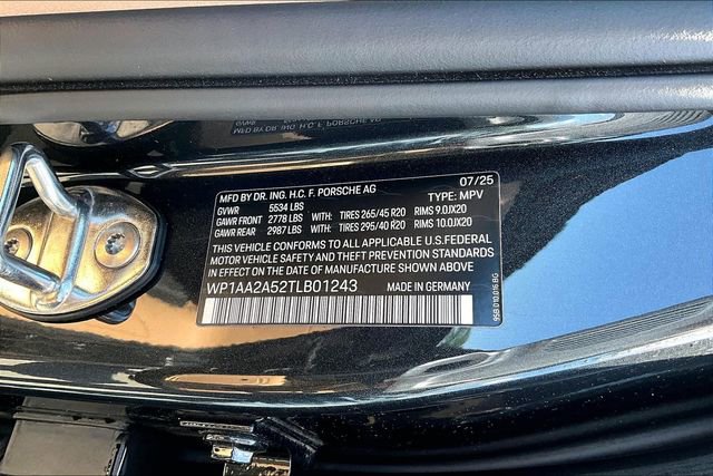 Used 2026 Porsche Macan AWD/4WD image 19