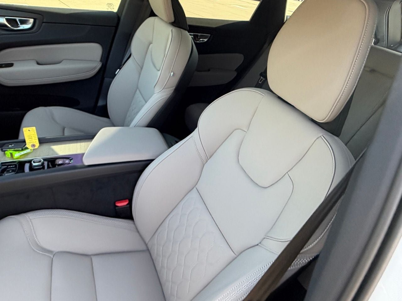 New 2027 Volvo XC60 B5 Plus AWD/4WD image 15