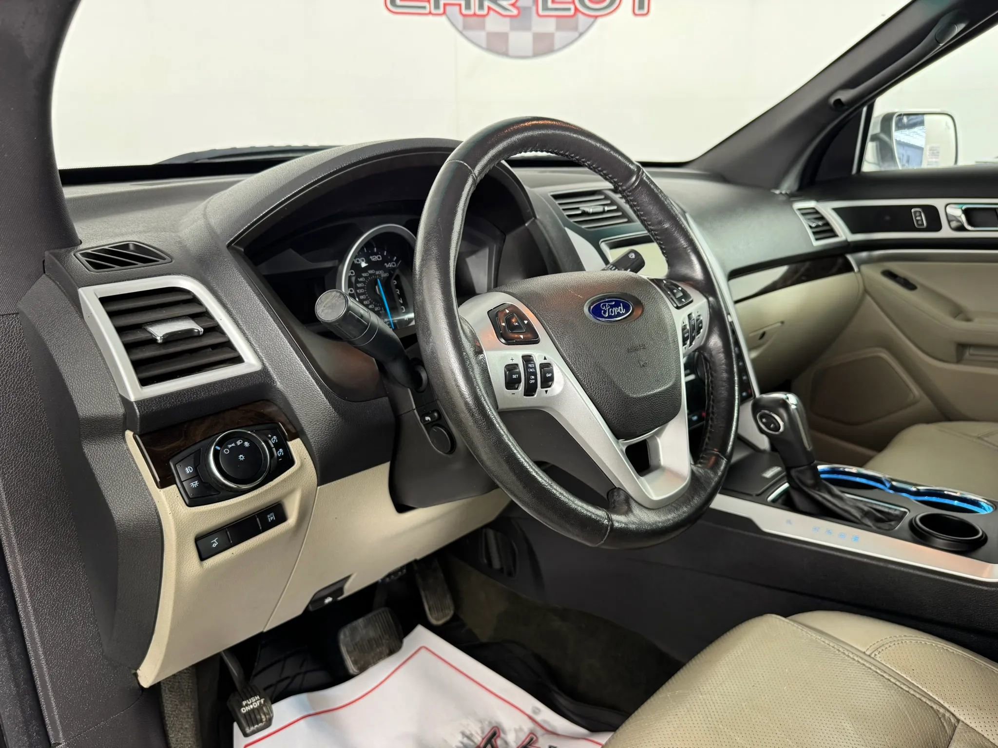 Used 2014 Ford Explorer Limited w/ Equipment Group 302A FWD image 10