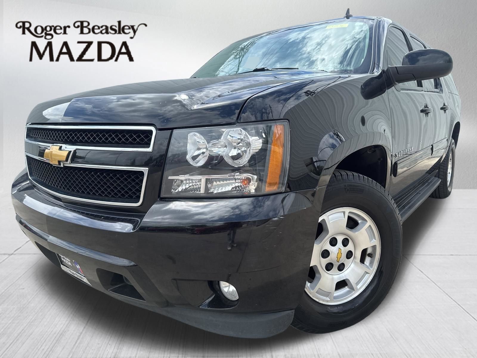 Used 2013 Chevrolet Suburban LT image 1