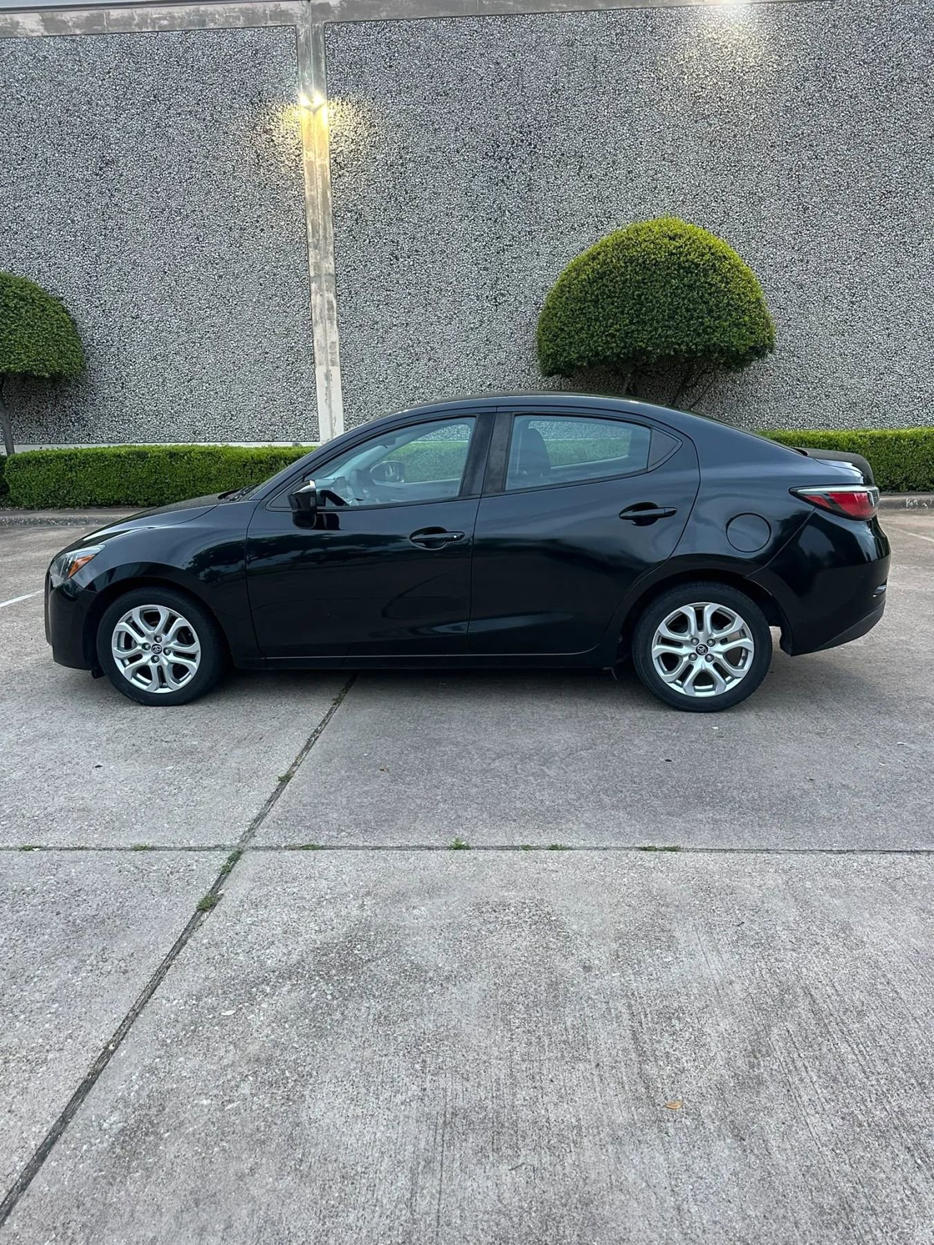 Used 2017 Toyota Yaris iA image 5