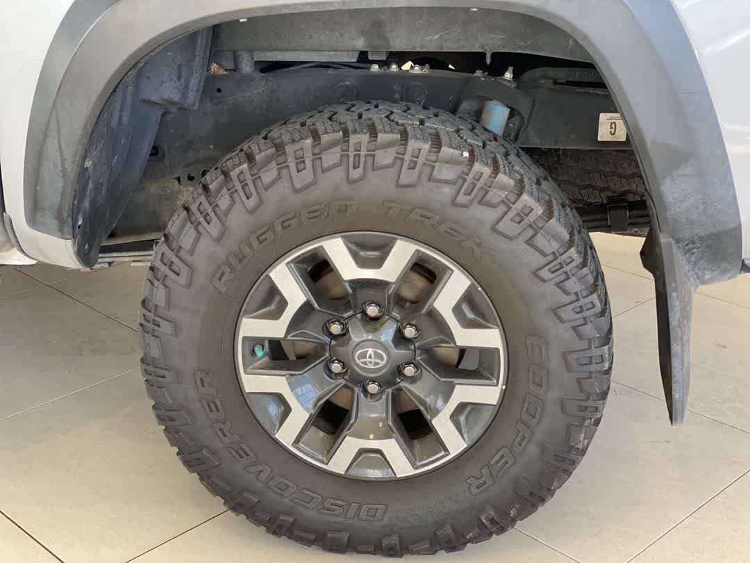 Certified 2020 Toyota Tacoma TRD Off-Road w/ TRD Premium Off Road Package AWD/4WD image 13