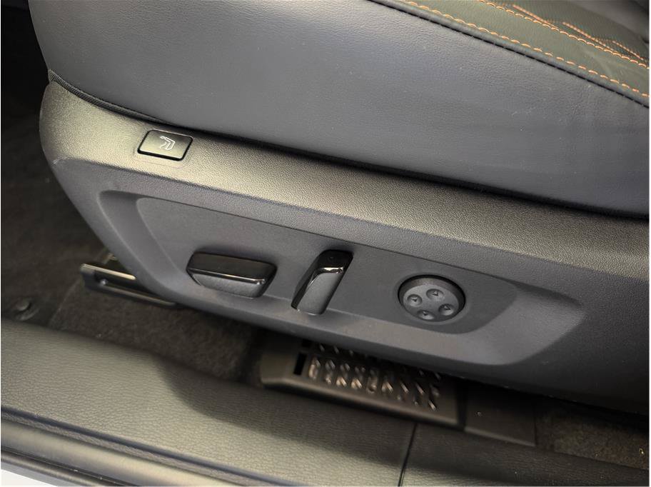 Used 2025 Mitsubishi Outlander 4WD Plug-In Hybrid image 21