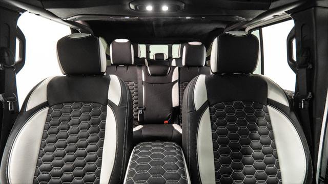 Used 2025 Jeep Gladiator Sport image 32