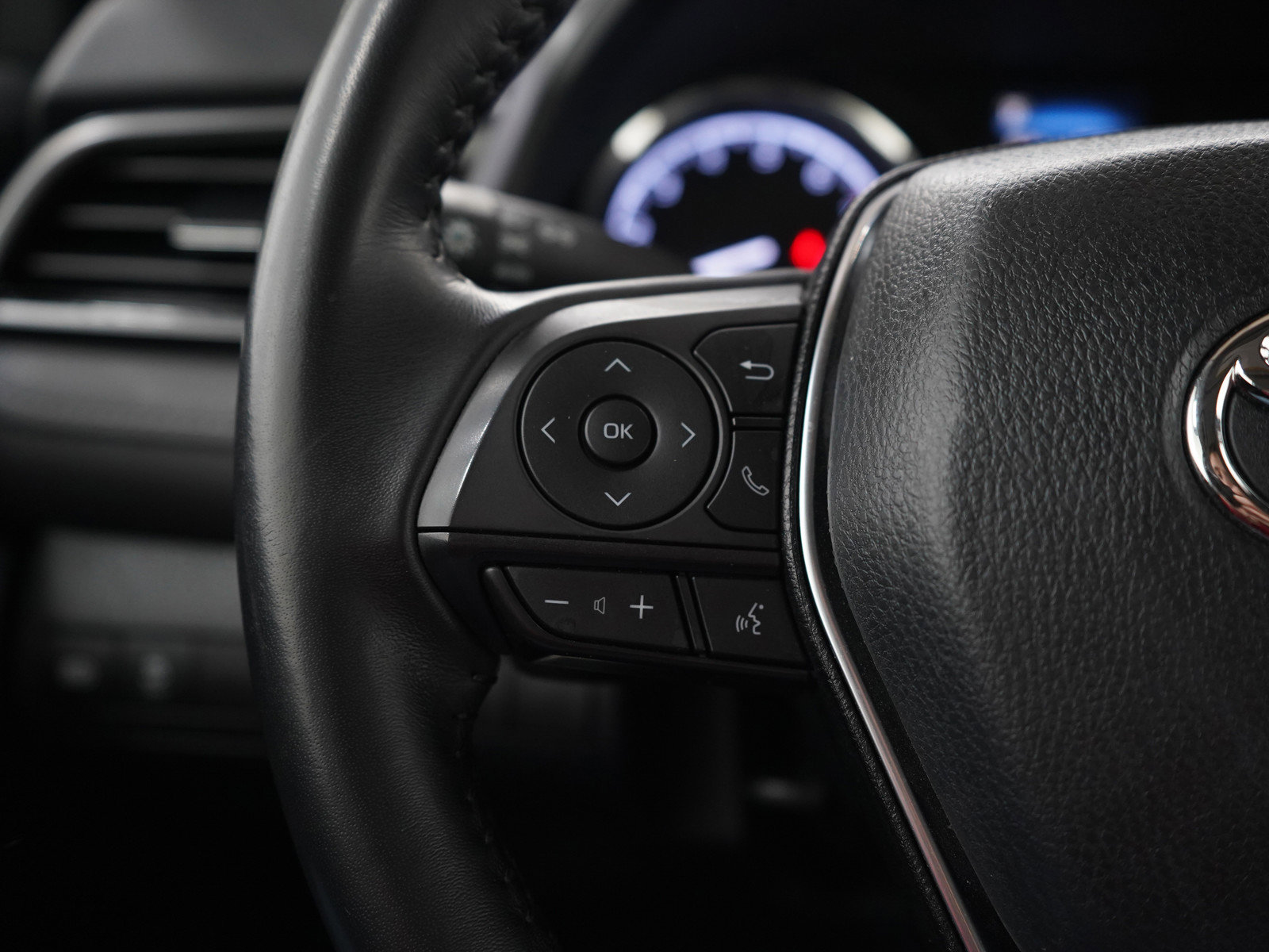 Used 2019 Toyota Camry SE FWD image 22