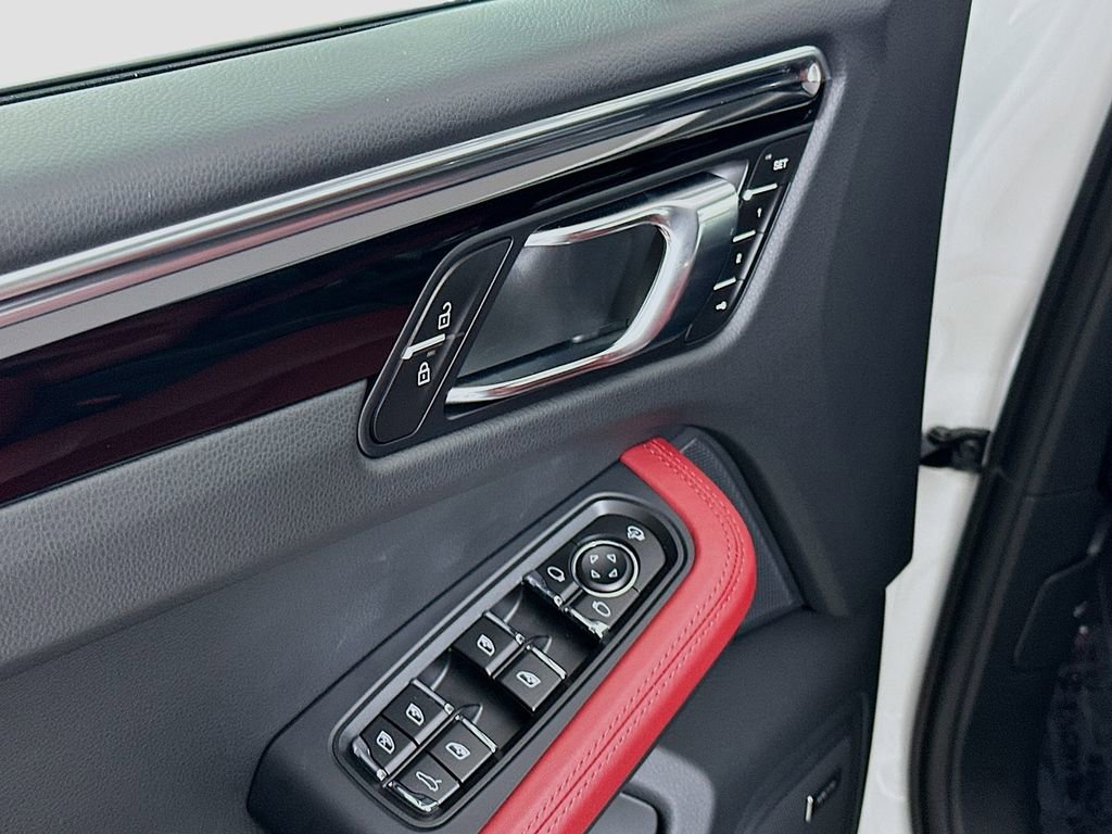 Certified 2026 Porsche Macan image 19