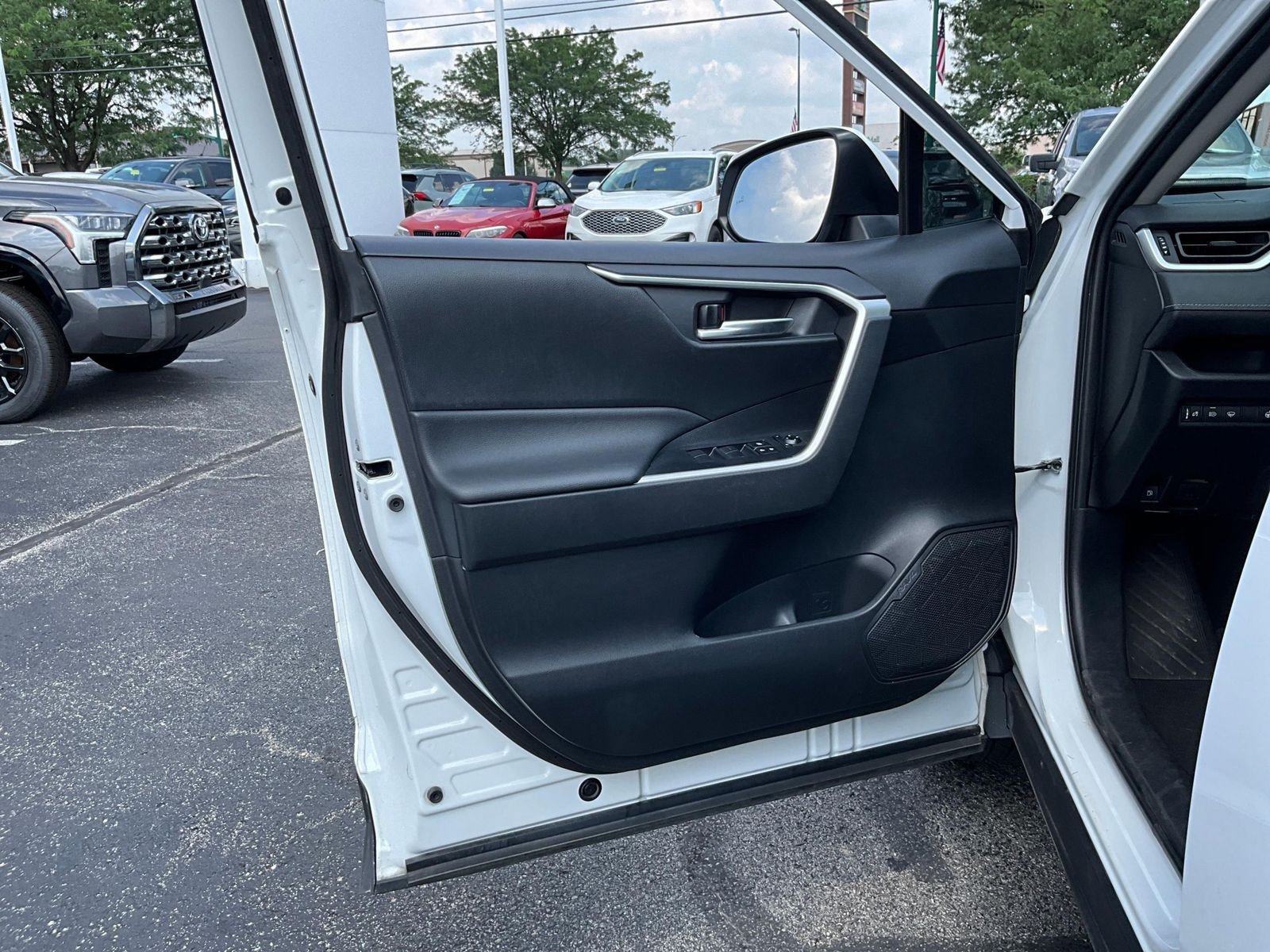 Used 2019 Toyota RAV4 XLE w/ Convenience Package AWD/4WD image 18