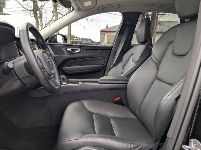 Certified 2025 Volvo XC60 B5 Core image 26