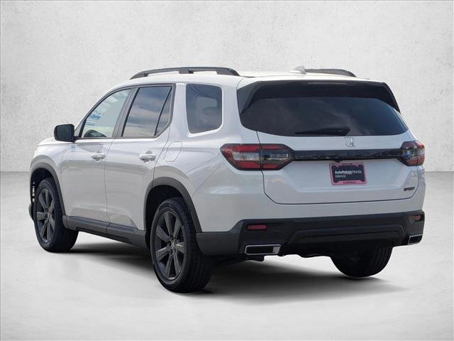 Used 2025 Honda Pilot Sport image 8