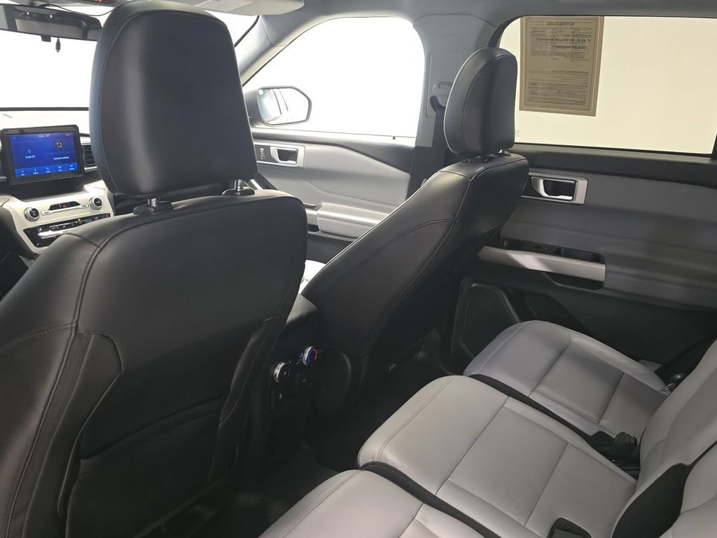 Used 2021 Ford Explorer XLT w/ Equipment Group 202A RWD image 12