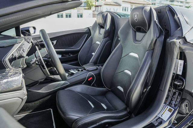 Used 2020 Lamborghini Huracan EVO AWD/4WD image 32