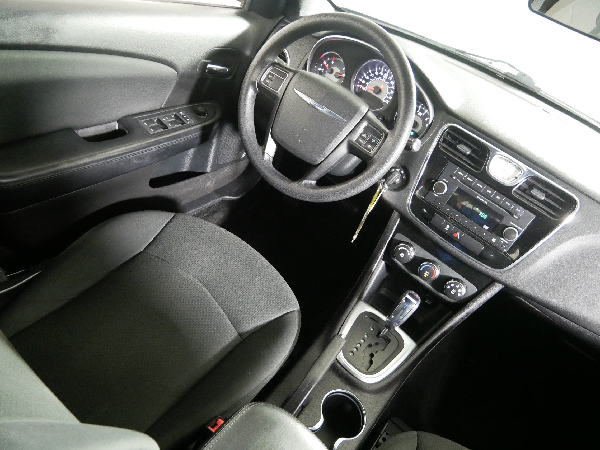 Used 2011 Chrysler 200 LX FWD image 9