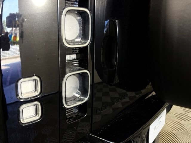 Used 2024 Land Rover Defender 90 V8 AWD/4WD image 8