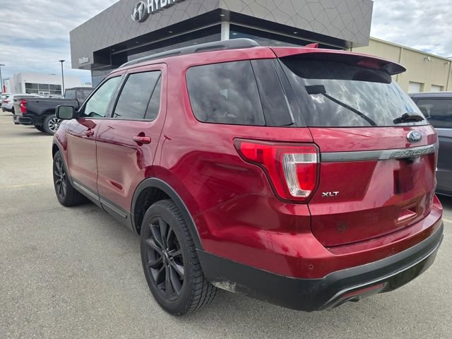 Used 2017 Ford Explorer XLT w/ Equipment Group 202A AWD/4WD image 6