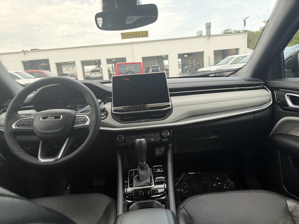 Used 2023 Jeep Compass Limited AWD/4WD image 18