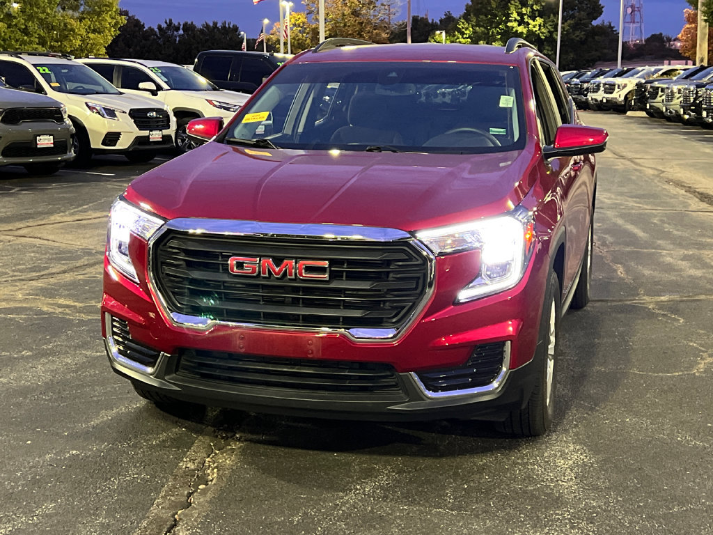 Used 2023 GMC Terrain SLE w/ Driver Convenience Package AWD/4WD image 2