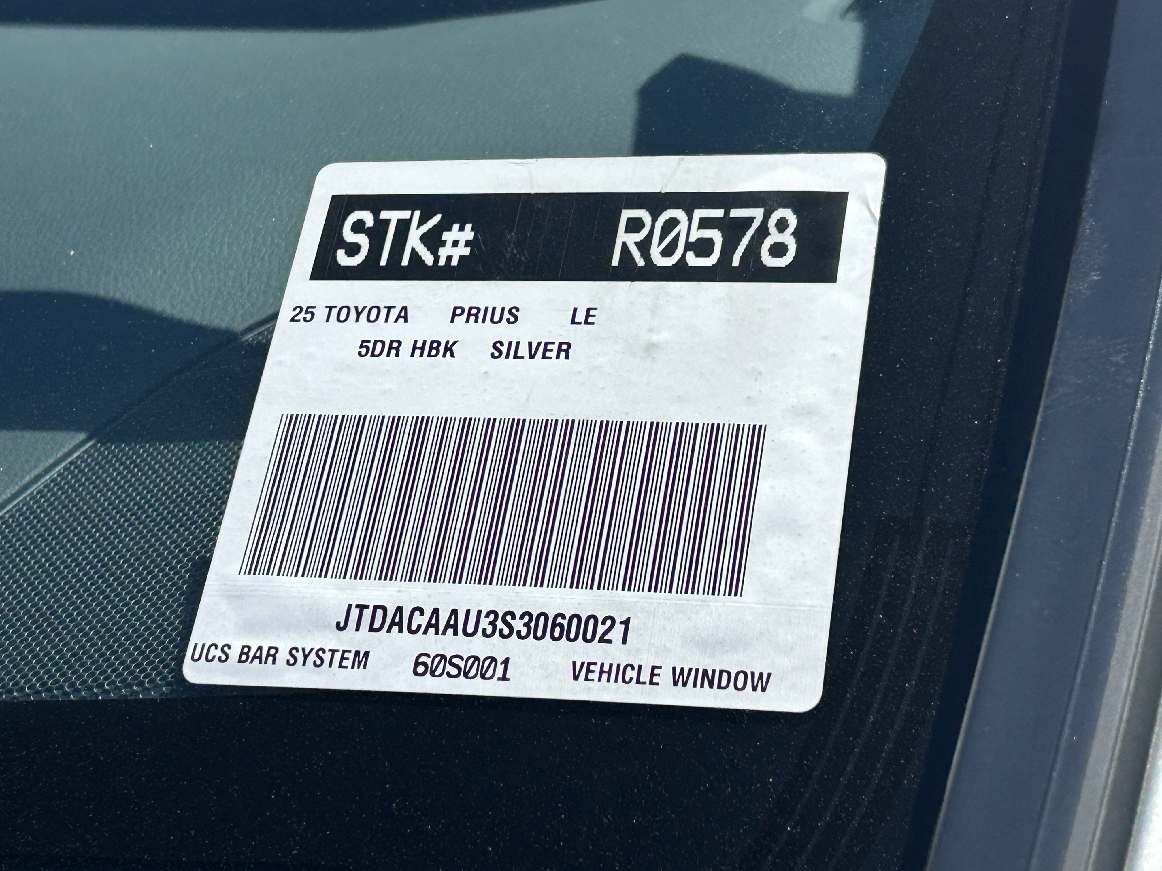 Certified 2025 Toyota Prius LE FWD image 30