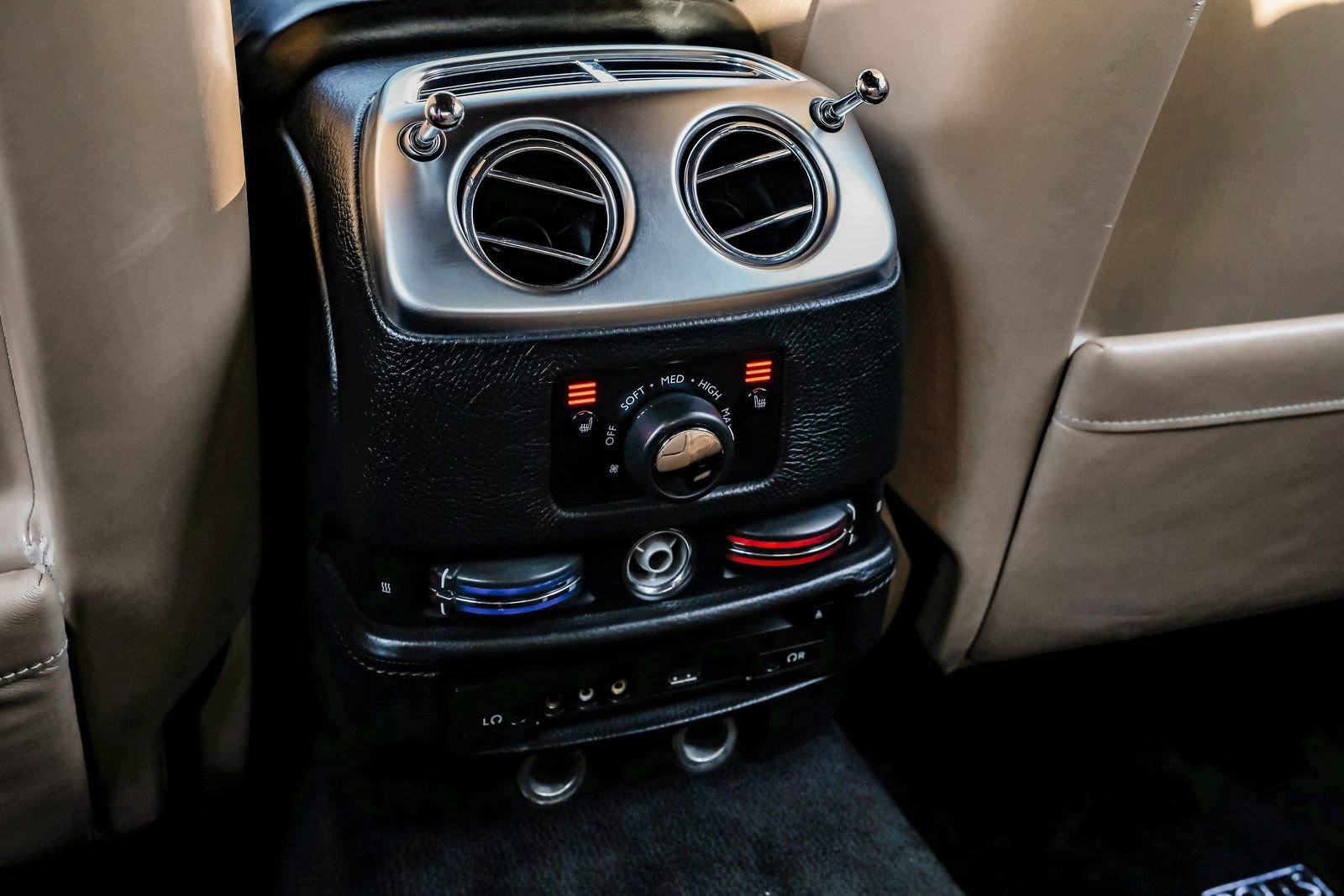 Used 2015 Rolls-Royce Ghost image 47