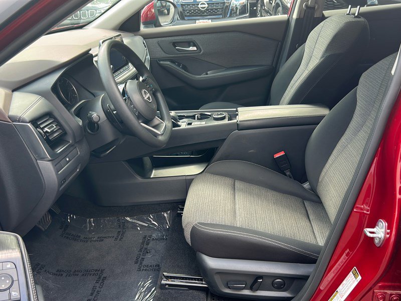 Used 2023 Nissan Rogue SV image 14