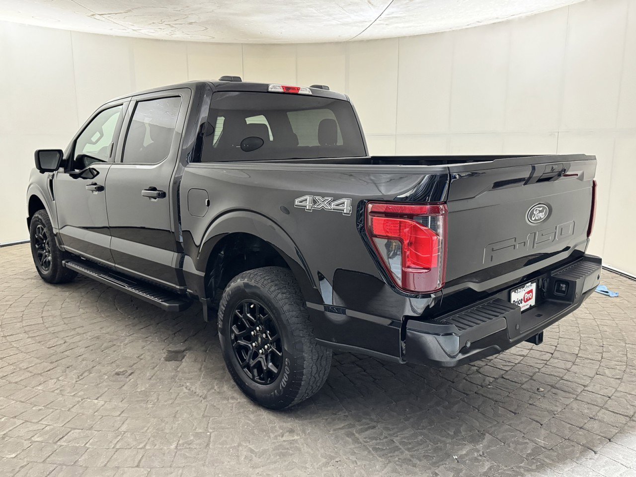 Used 2024 Ford F150 XLT w/ XLT Black Appearance Package image 4