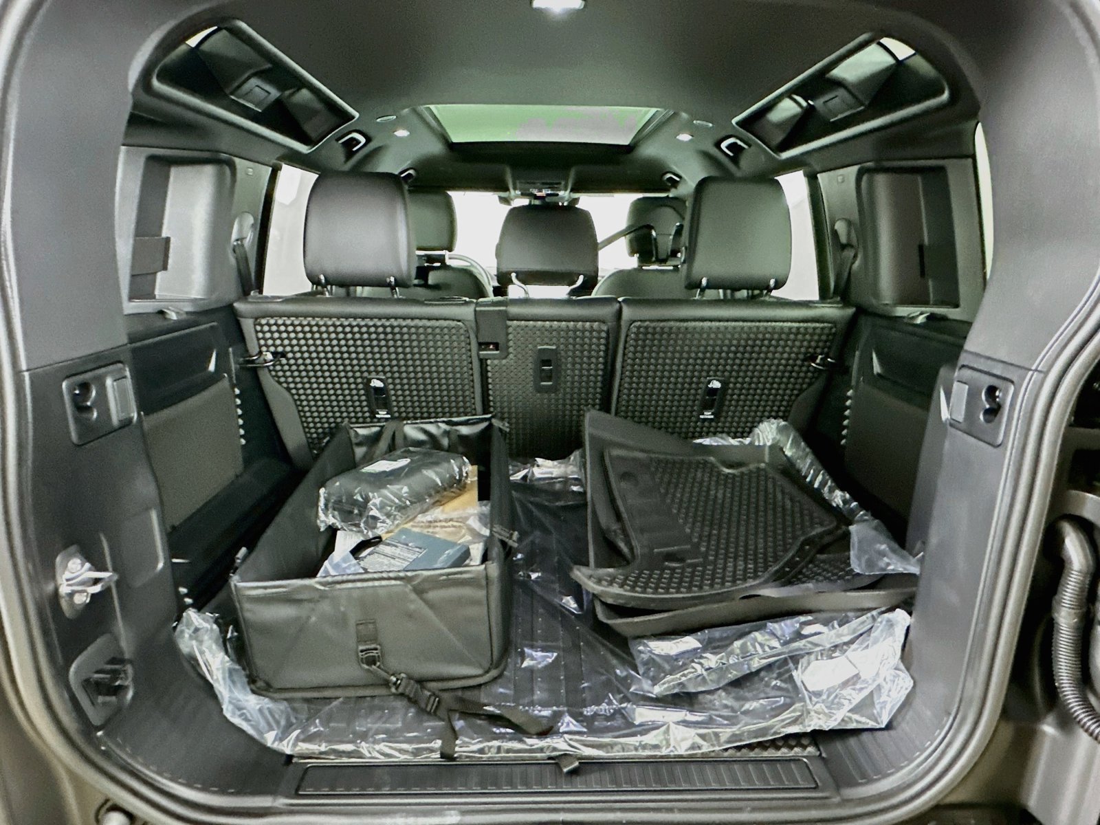 New 2026 Land Rover Defender 110 S AWD/4WD image 40