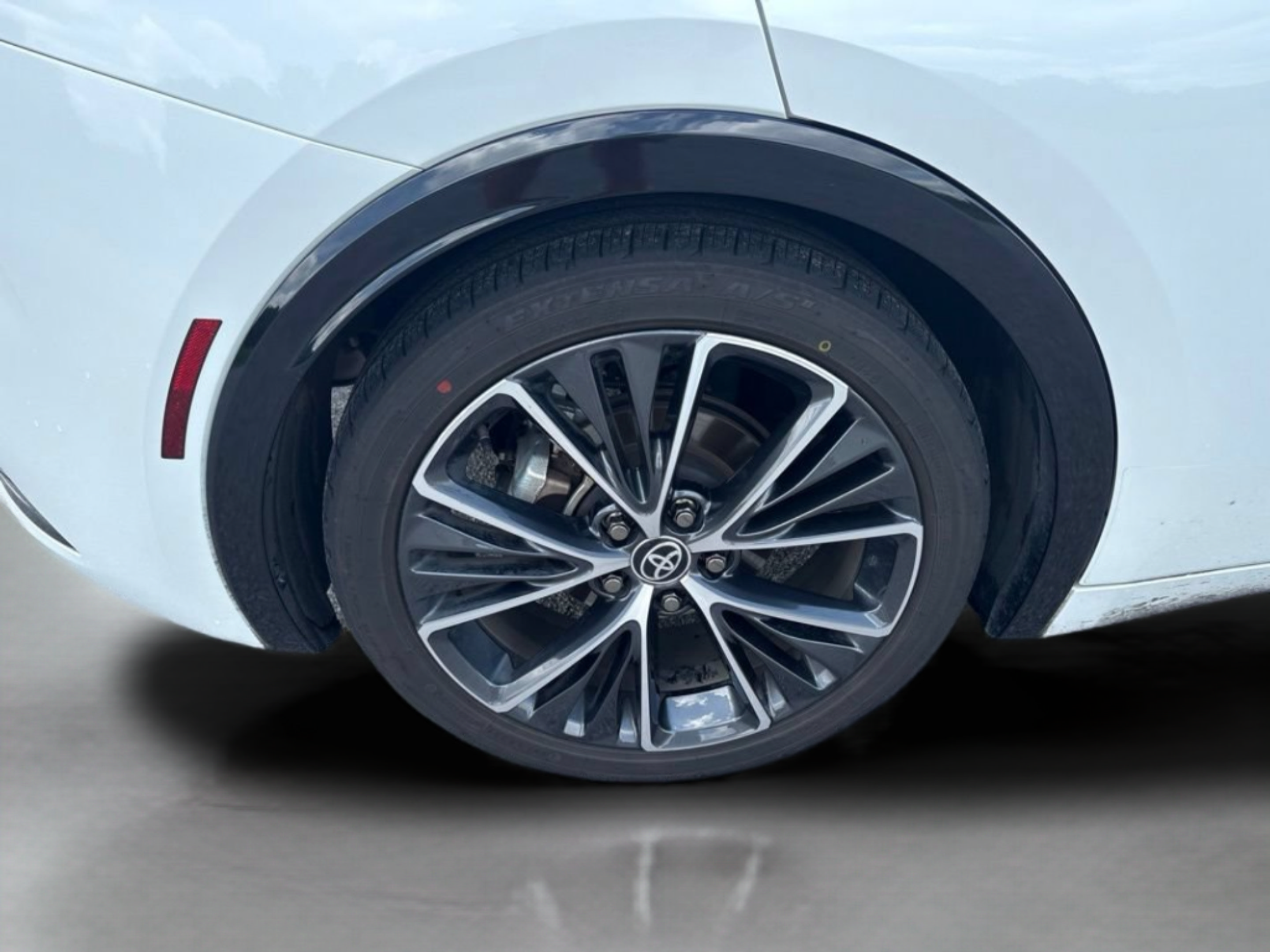 Certified 2024 Toyota Prius XLE FWD image 37