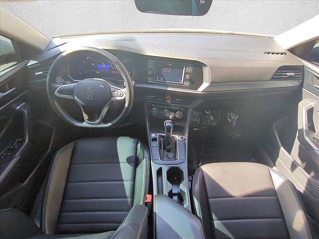 Used 2023 Volkswagen Jetta SE image 18