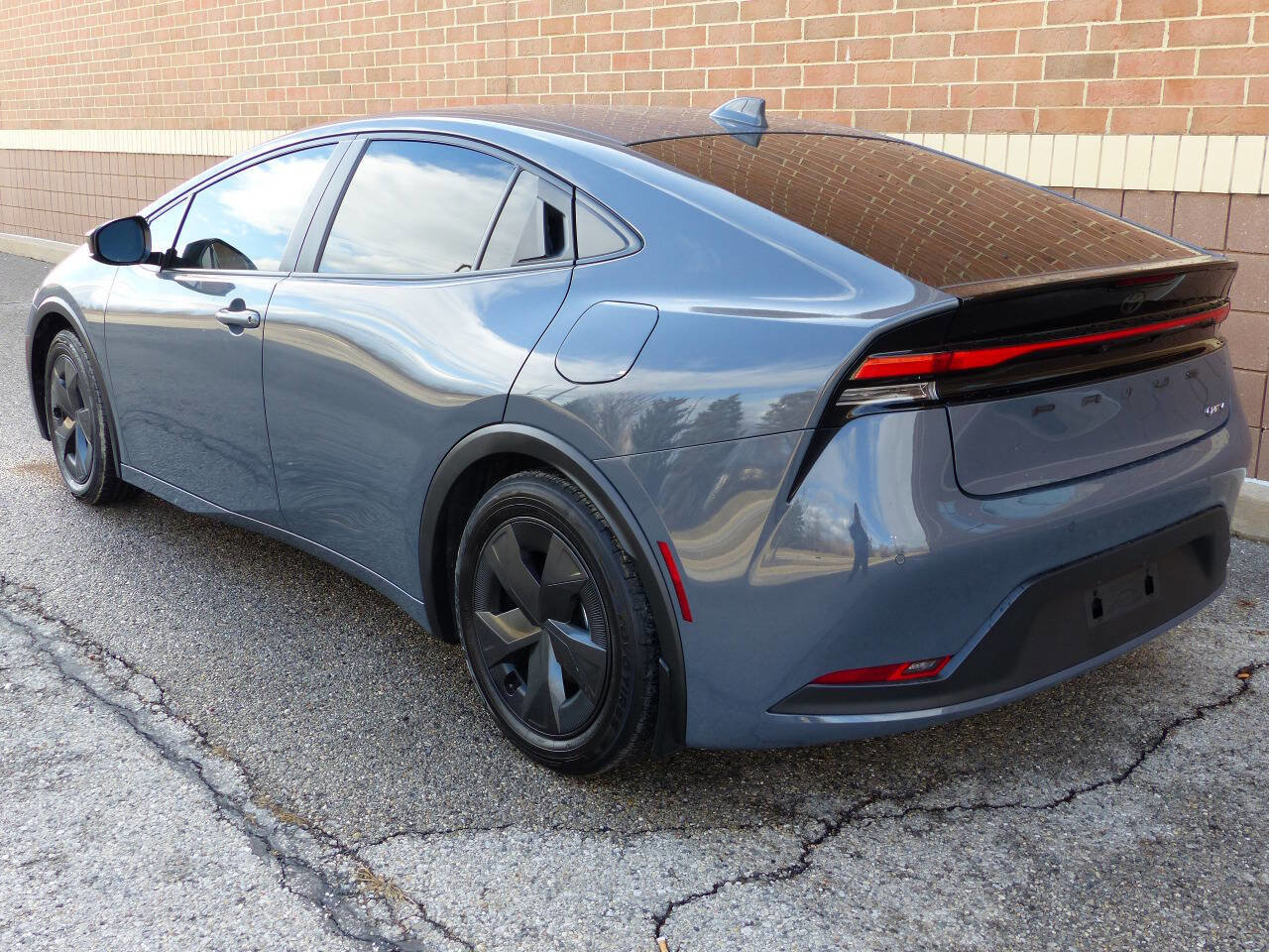 Used 2024 Toyota Prius LE FWD image 9