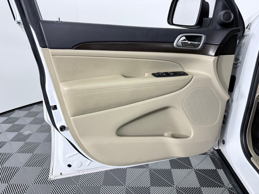 Used 2018 Jeep Grand Cherokee Laredo image 9