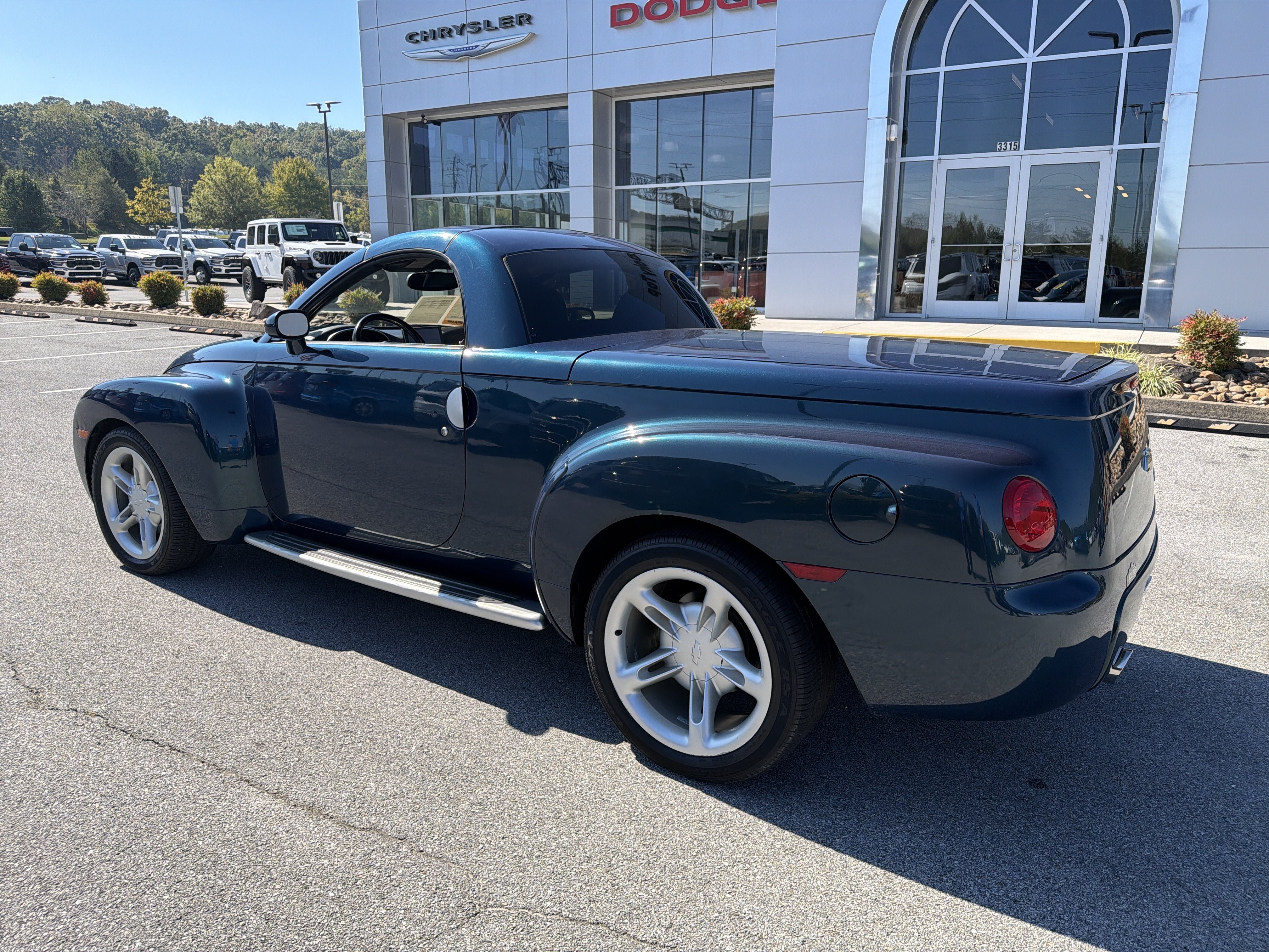 Used 2005 Chevrolet SSR w/ Preferred Equipment Group RWD image 12