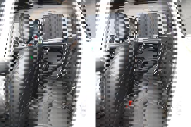 Used 2015 MINI Cooper 4-Door Hardtop image 16