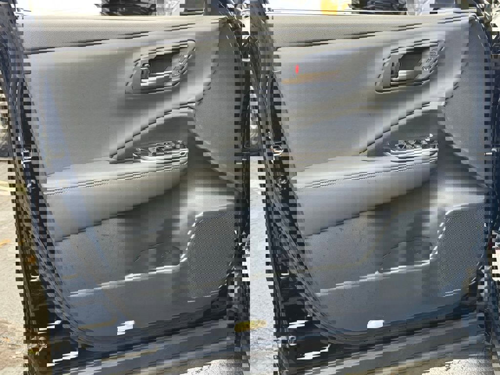 Used 2025 Toyota Crown Signia image 29