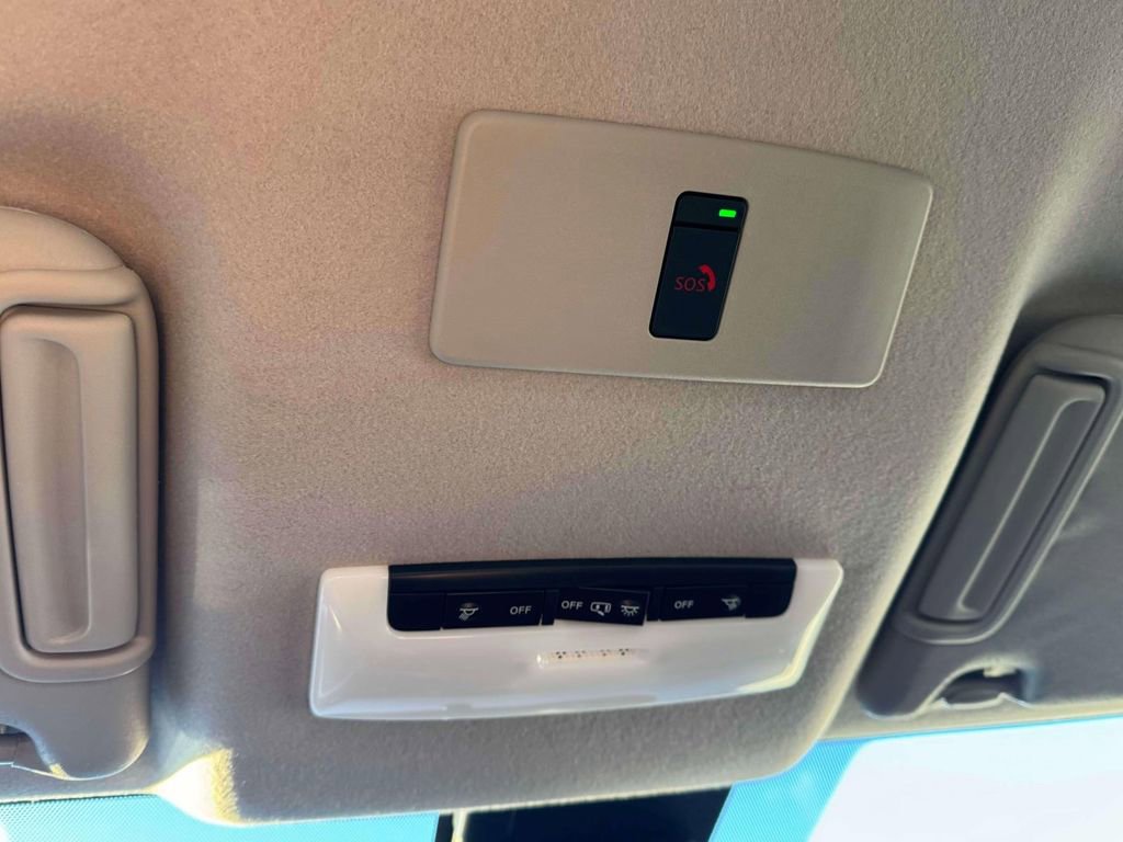 Used 2025 Nissan Versa SR w/ Trunk Package image 29