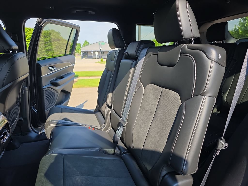 New 2026 Jeep Grand Cherokee L 4WD image 16