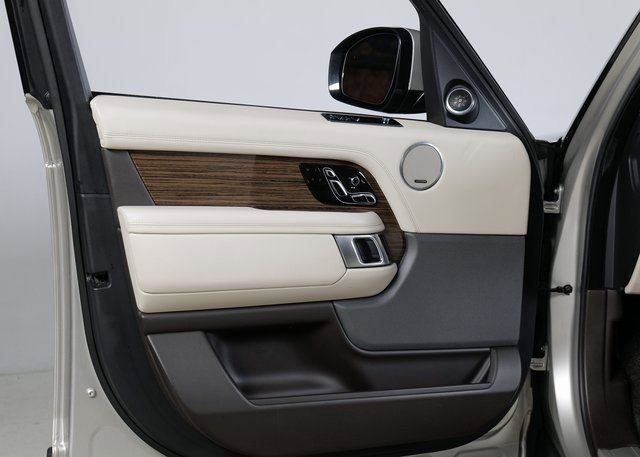 Used 2019 Land Rover Range Rover HSE image 25